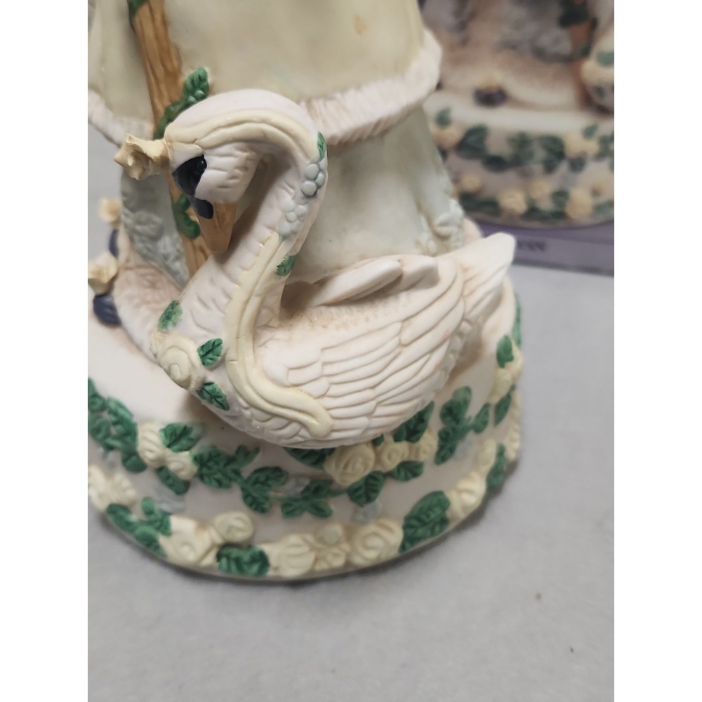 Victorian Porcelain Santa Music Box 1994 Works - Picture 5 of 16
